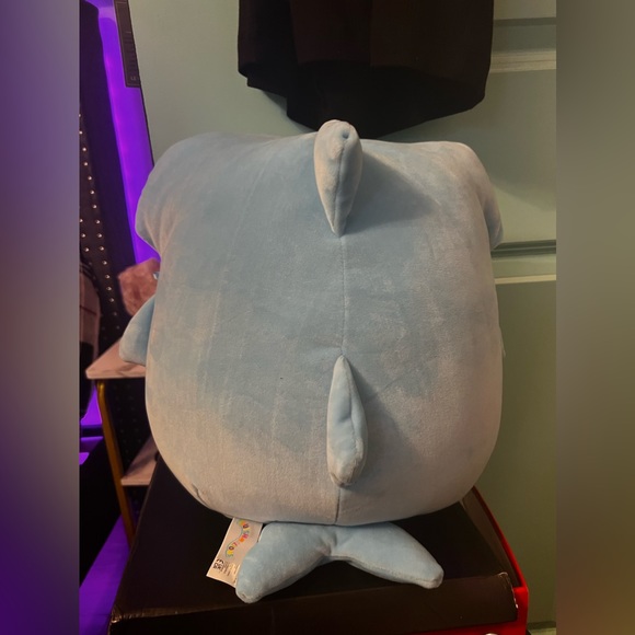 Hammerhead shark Squishmallow - Picture 2 of 2